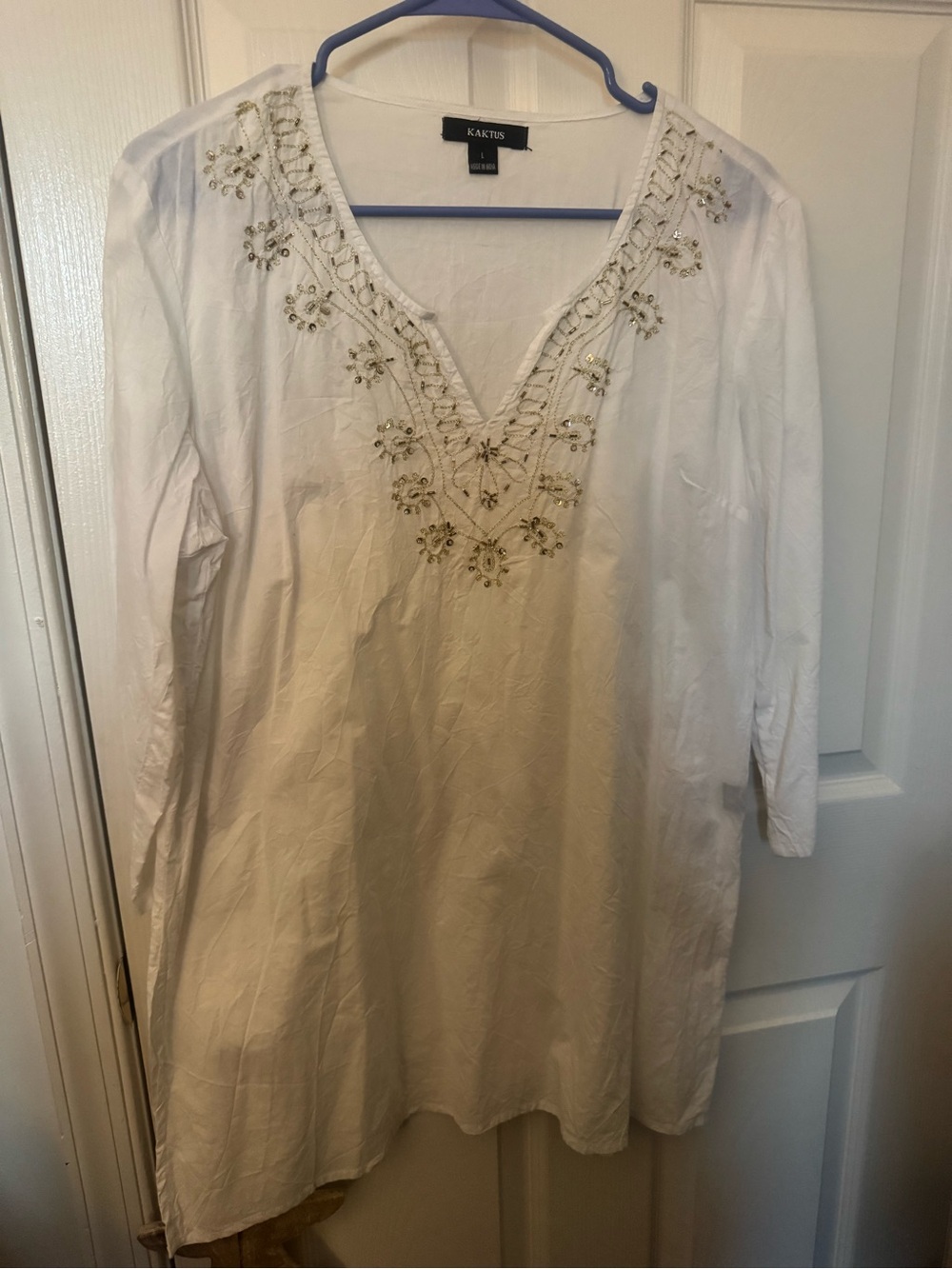 Kaktus White V-Neck Embellished Tunic
